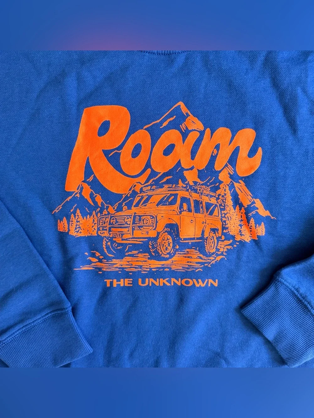 ✨ NWT Old Navy Boys Size Medium (8) Blue “Roam The Unknown” Graphic Sweatshirt